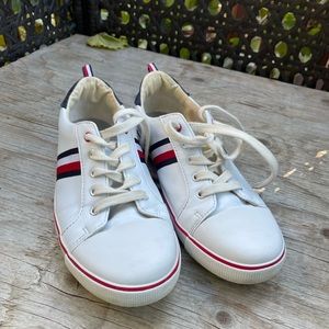 Tommy Hilfiger shoes size 4 unisex